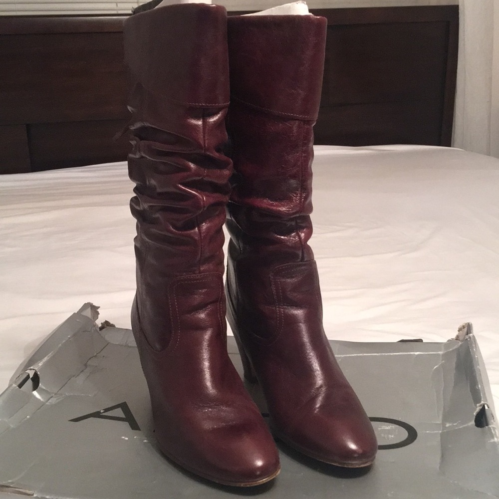 Kneel high boots with tassel